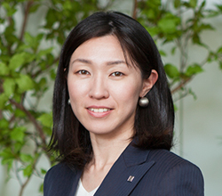 御山 晃代